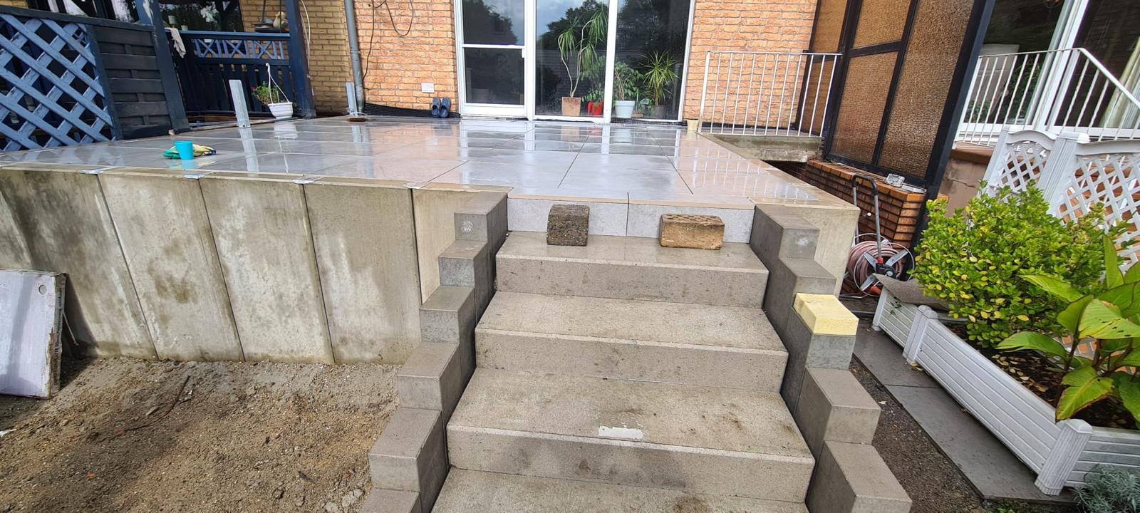 Terrasse mit Stufenanlage